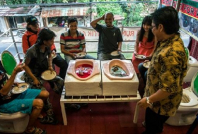 Indonesian toilet cafe serves up stomach-churning food